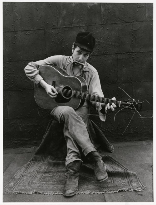 bobdylan-n-jonimitchell: Bob Dylan, New York City, 1962 © John