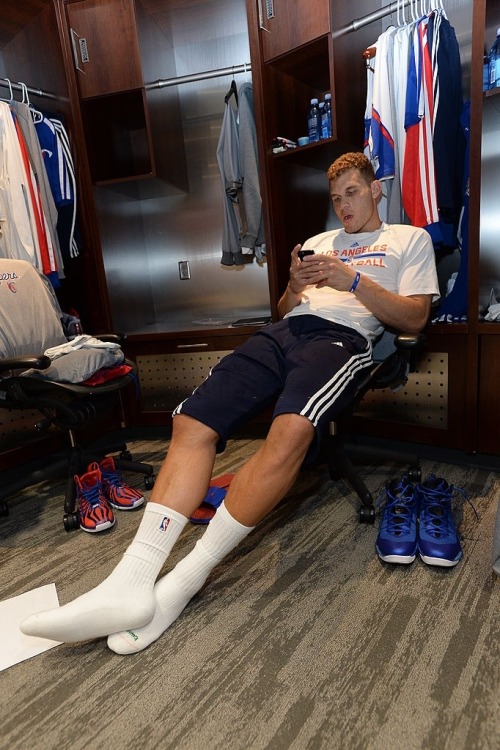 malesockstoyou:Blake Griffin relaxing in white socks
