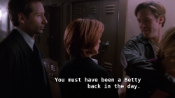 fbi-basement-buddies:  I love how Scully just looks confused