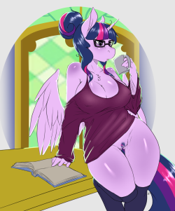 avante92artblog:  Decided to start today’s stream off with some Twilight.   2nd best pony.