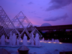 kohakudragon:  Pretty sunset at Epcot! 