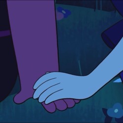 jankyspace:  sapphire tiny hands appreciation post. because this