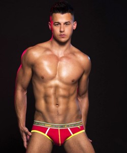 andrewchristian:TAGLESS» http://www.andrewchristian.com/index.php/show-it-tech-tagless-brief-17905.htmlITEMS