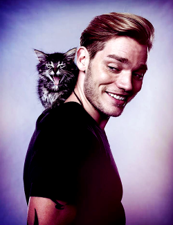 earth2laurel: scottmccute:   shelleychennig:   Dominic Sherwood