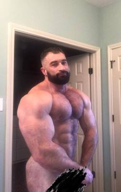 bifantastic:  The bigger his muscle tits get, the more cum he