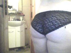 brighteyezombie:  Getting dressed so have my bum and my outfit!!