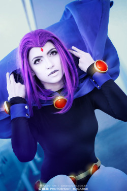 cosplayandgeekstuff:    Cami Cosplayer (Brazil) as Raven. Photos