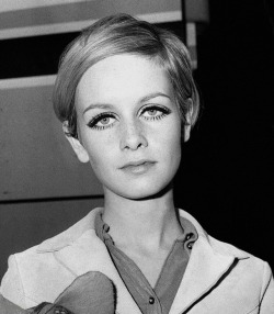 isabelcostasixties:Twiggy, at Heathrow Airport, London before