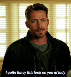 outlawqueen-thefairytale:  AU Robin sees Regina in her glasses