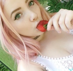 lilplanty:  s-uburbia:  me bein cute   