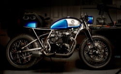 flaming13:  bobberinspiration:  CB550 cafe racer   Reblogged