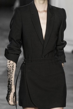 extrav-gance:  130186:  A.F. Vandevorst S/S 2013  black &