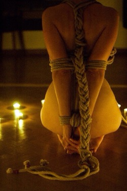 crispycritt3r:  Beautifully elaborate ropework! (I’d LOVE to