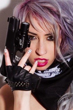 girlandguns:  Girl With Gun  follow me at : http://girlandguns.tumblr.com/