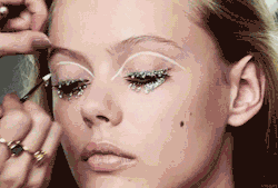 lesliaisonsdemarieantoinette:Lisa Eldridge applying eye makeup