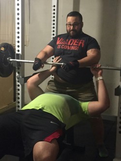 perfcub:  titancub:  Oh just some presses with baby ;) tea bagging