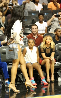 babyboieric:  fentyforu:  We feel you Adrienne, we feel you 
