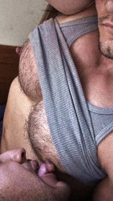 manly-brutes:  manly-brutes.tumblr.com  Scrolling through my