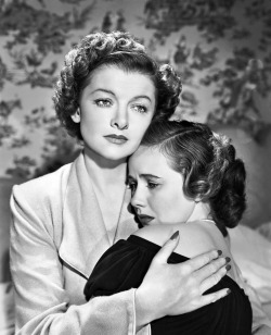 wehadfacesthen:  Myrna Loy and Teresa Wright in The Best Years