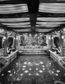 cgmfindings:  SS Conte Grande / Italian Line Swimming poolThe
