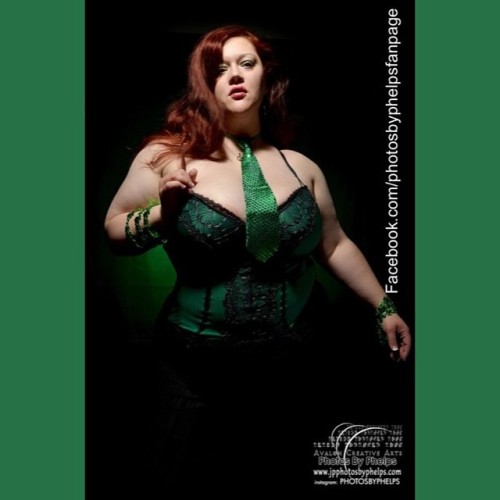 @photosbyphelps  presents  Kerry Stephens @karielynn221979 and her salute to St Patricks Day  #irish #jcup #redhead #lass #photosbyphelps #corset #curvy #plusfashion #honormycurves Photos By Phelps IG: @photosbyphelps I make pretty people….Prettier