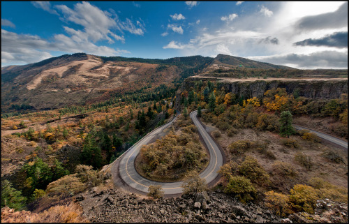 Rowena Crest Viewpoint, Oregon, by Victor von Salza , oct. 25, 2010