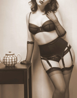 hazeleyes2012:  Classy curves are unbeatable   Lingerie pinup