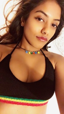 fuckyeahjamaicangirls:  Jamaican & Indian 🇯🇲💟