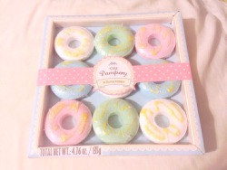 rosypinkfawn:  Cute little donut bath fizzers.  Please don’t