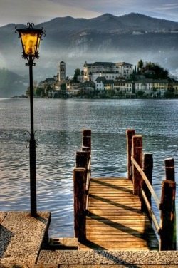 travelintweeter:  Lake Orta, Italy 