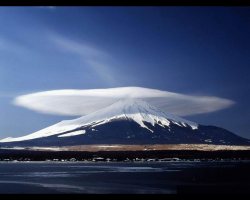 did-you-kno:  UFOs? Nope. Lenticular clouds (“UFO clouds”)