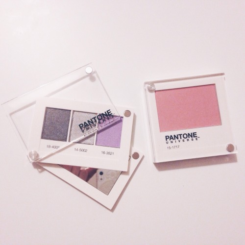 curesquezx: these little pantone makeup compacts are so cute! 