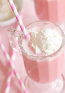 t-okimeki:  (Frozen Strawberry Milk Slushy) 