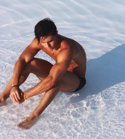 lovealwaysbeautiful:  Time to cool down, andwere he sits, he