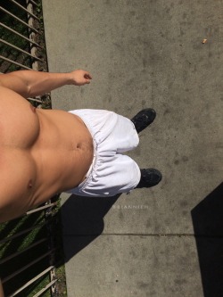 briannieh:walkin around LA shirtless cause bak in NYC it’s