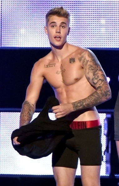 waistbandboy: Justin Bieber strips down to his black Calvin Klein boxerbriefs on Sept 9th 2014 at Fashion Rocks show!! I flippin’ LOVE it!! must have been hard on him to hear all those ‘boo’s’ 