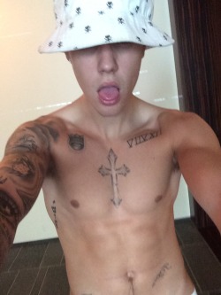 lanvinparis:  whitegirlsaintshit:  justinbieber:  Bizzle’s