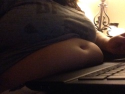 fatterandoutofshape:  Here’s some pics of my belly resting
