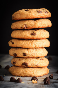 fullcravings:  Chewy Chocolate Chip Banana Cookies  Like this