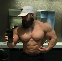 musclegodselfies:  Erik Martinez