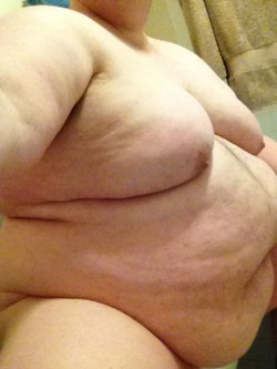 totallymoobilicious:  I need longer arms.  And even bigger moobs