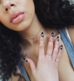 aaliyahroyle:  Nails by NAILHUR - Discount code AALIYAH for