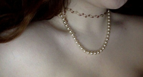 teen-nymphet:  dollskinn:  loving me is like chewing on pearls  You’re such an angel 