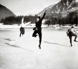 furtho:  Jacques Henri Lartigue’s photograph of skaters in