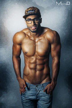 blackmalefreaks:  allmancandy:  Body Toned Up http://men2dope.com/body-toned-up/