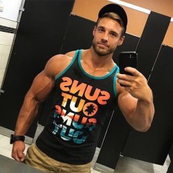 the bigger the arms, the more the pussy drips