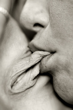 mylittleguiltypleasure:  frozenrope69:  Taking your lips in mine.