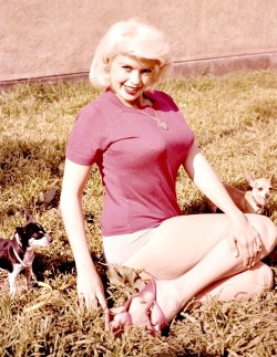 meganmonroes:  Jayne Mansfield in the early 1960s. 