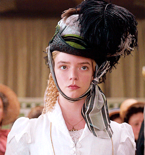 frodo-sam: Emma’s white pelisse worn with a black hat with