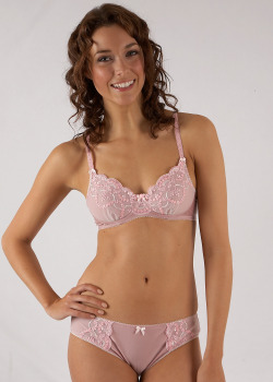 julie958:She is so gorgeous and I love her pink bra and panty